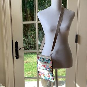 LeSportSAC crossbody bag   2 outside zipper pockets.  Light weight.
